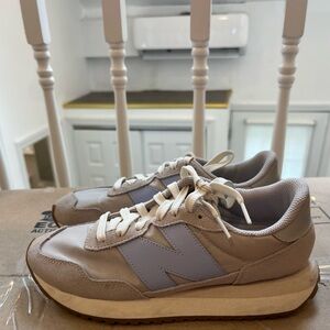 New Balance Men's Beige and Gray Sneakers